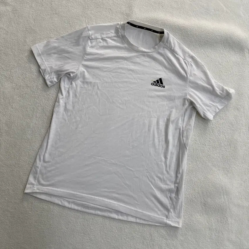 [BUNJANG] Adidas Small Logo Short Sleeve T-shirt / 105 아디다스 스몰로고 반팔 티셔츠 0413T