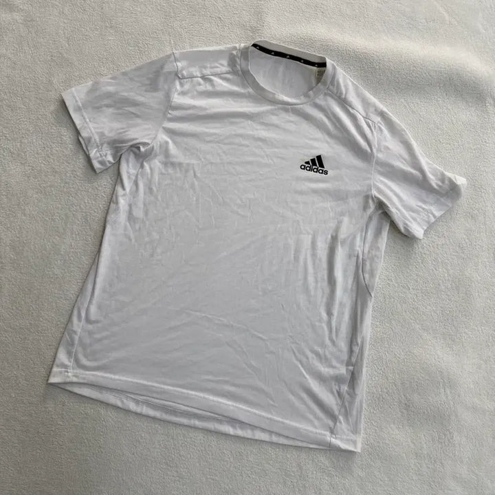 [BUNJANG] Adidas Small Logo Short Sleeve T-shirt / 105 아디다스 스몰로고 반팔 티셔츠 0413T