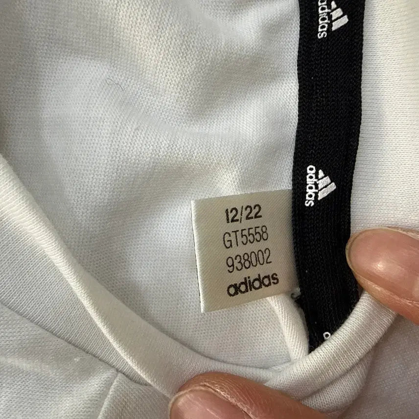 [BUNJANG] Adidas Small Logo Short Sleeve T-shirt / 105 아디다스 스몰로고 반팔 티셔츠 0413T