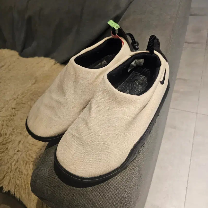 [BUNJANG] Nike ACG Summit White and Black Sneakers / 260 나이키acg 목 서밋 화이트앤 블랙