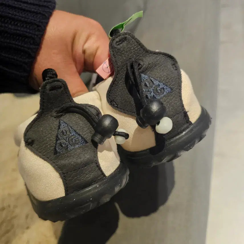 [BUNJANG] Nike ACG Summit White and Black Sneakers / 260 나이키acg 목 서밋 화이트앤 블랙
