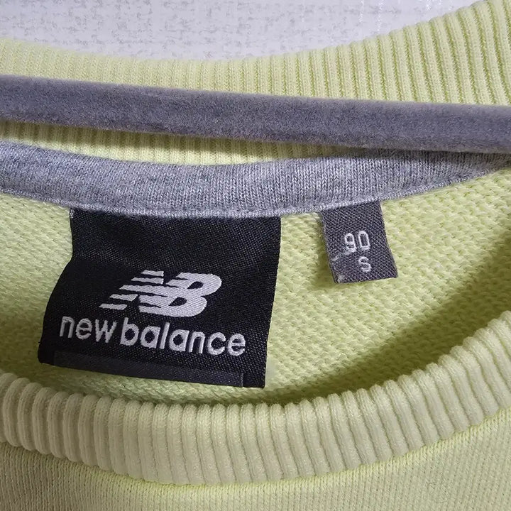 [BUNJANG] New Balance Outdoor Pack Graphic Sweatshirt (S) / 뉴발란스 아웃도어팩 그래픽 맨투맨 (90/S)