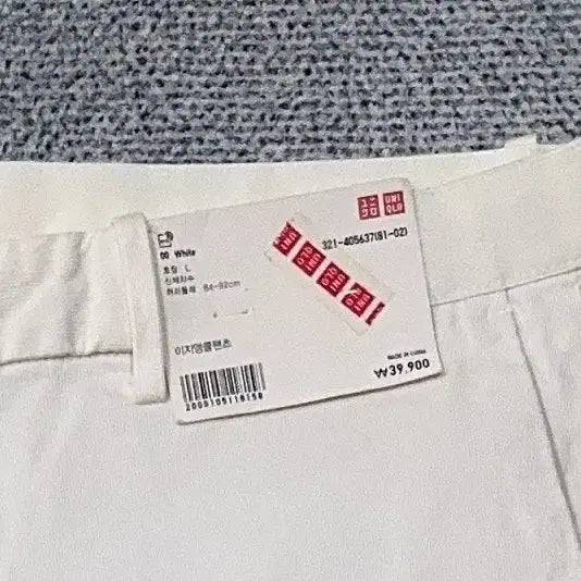 [SOLD OUT] [새상품]유니클로 화이트 캐주얼 치노팬츠 면바지 L