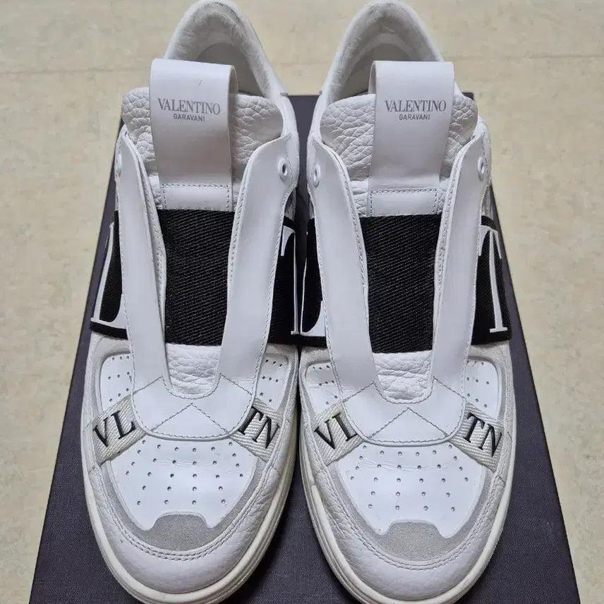 [SOLD OUT] 정품)발렌티노 스니커즈(슬립온)265~270판매
