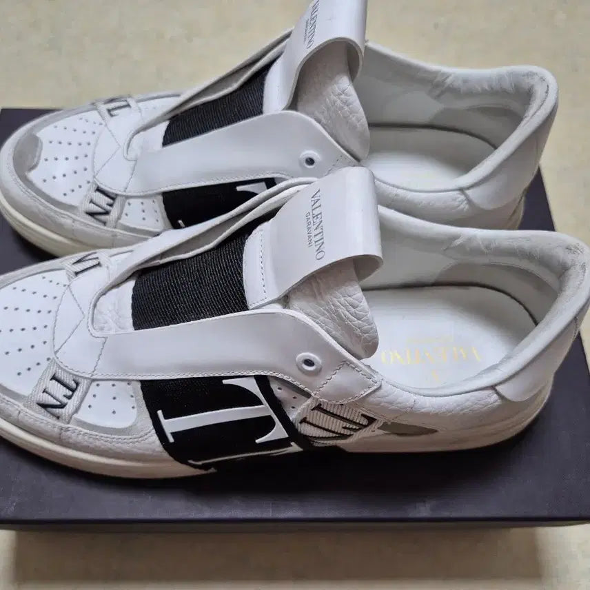 [SOLD OUT] 정품)발렌티노 스니커즈(슬립온)265~270판매