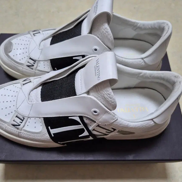[SOLD OUT] 정품)발렌티노 스니커즈(슬립온)265~270판매
