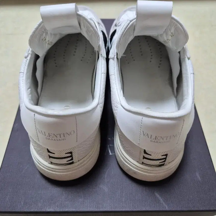 [SOLD OUT] 정품)발렌티노 스니커즈(슬립온)265~270판매
