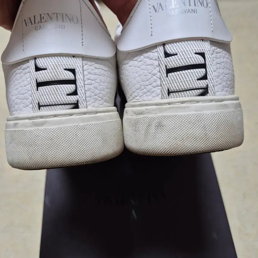 [SOLD OUT] 정품)발렌티노 스니커즈(슬립온)265~270판매