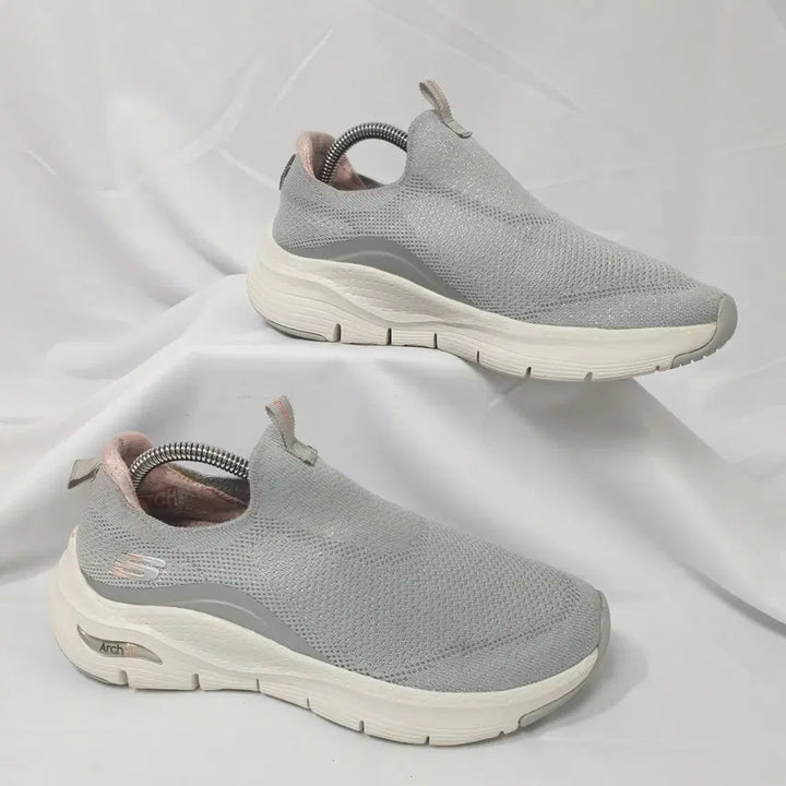 [BUNJANG] Skechers Arch Fit Gray Slip-On Sneakers / 빈티지하서 240 스케쳐스 아치 핏 그레이 슬립온 스니커즈