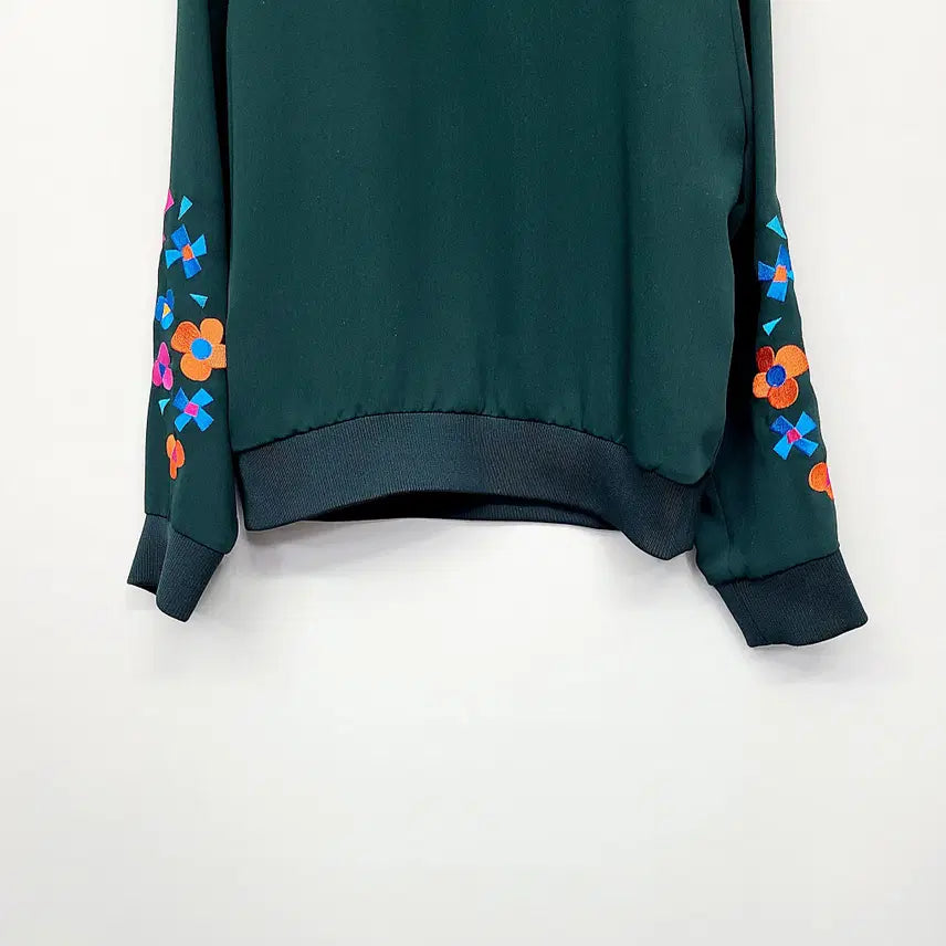 [BUNJANG] Lucky Chouette Floral Embroidered Blouse / 럭키슈에뜨 정품 소매 꽃자수 맨투맨 블라우스 카키 FREE