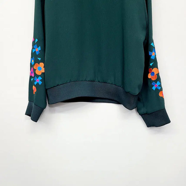 [BUNJANG] Lucky Chouette Floral Embroidered Blouse / 럭키슈에뜨 정품 소매 꽃자수 맨투맨 블라우스 카키 FREE