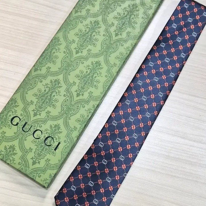 [BUNJANG] Gucci GG Clover Pattern Silk Tie (Navy) / 구찌 GUCCI GG 크로바 패턴 실크 넥타이(네이비)