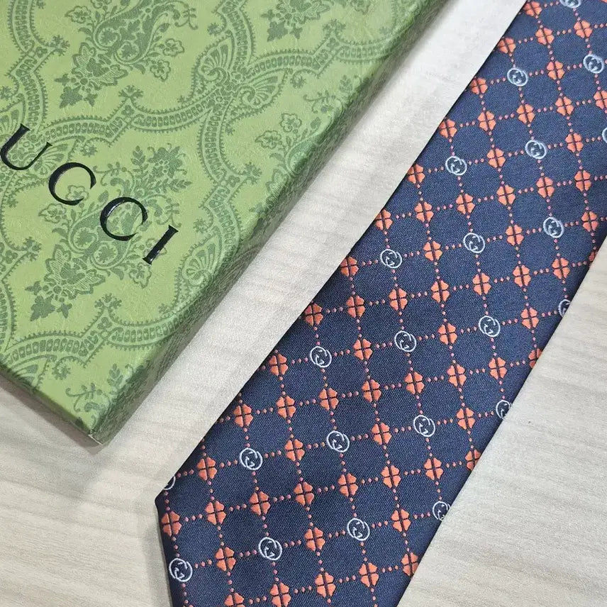 [BUNJANG] Gucci GG Clover Pattern Silk Tie (Navy) / 구찌 GUCCI GG 크로바 패턴 실크 넥타이(네이비)