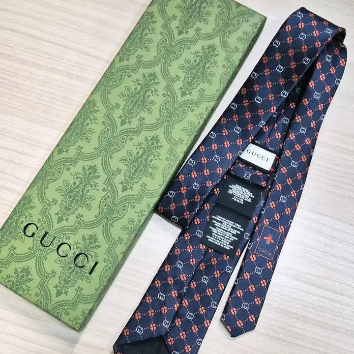 [BUNJANG] Gucci GG Clover Pattern Silk Tie (Navy) / 구찌 GUCCI GG 크로바 패턴 실크 넥타이(네이비)