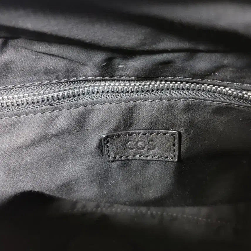 [SOLD OUT] COS 블랙 나일론 숄더백