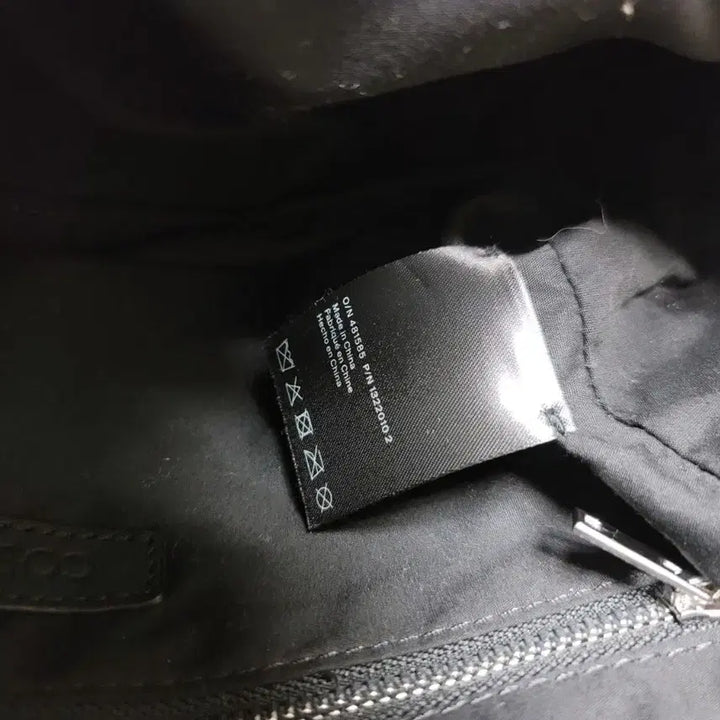 [SOLD OUT] COS 블랙 나일론 숄더백