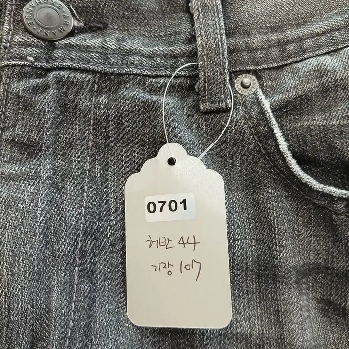 [BUNJANG] Armani Exchange Distressed Wash Denim Jeans / 알마니익스체인지 데미지 워싱 데님 청바지