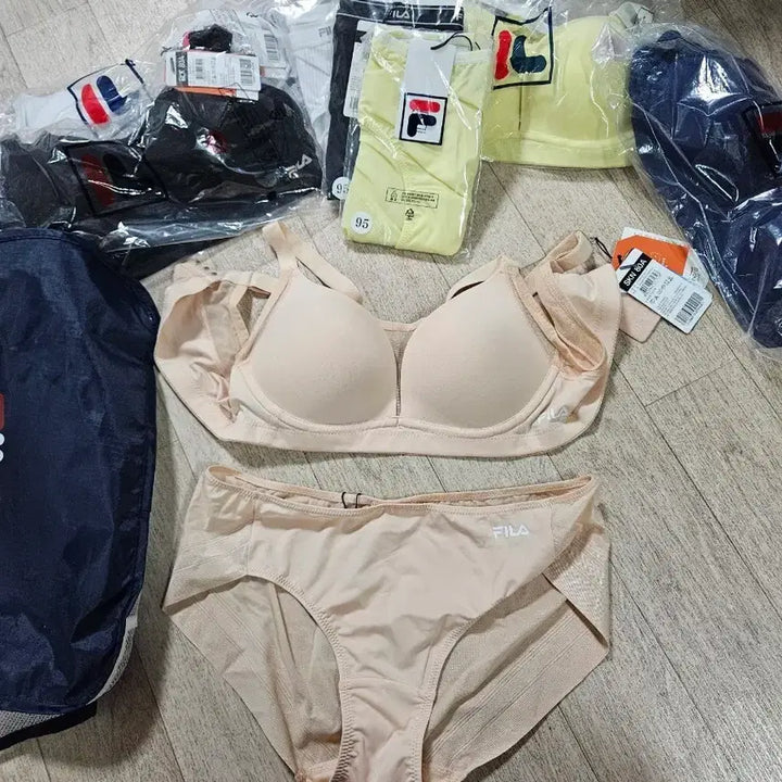 [SOLD OUT] 휠라 여성 속옷 세트 스킨 80A