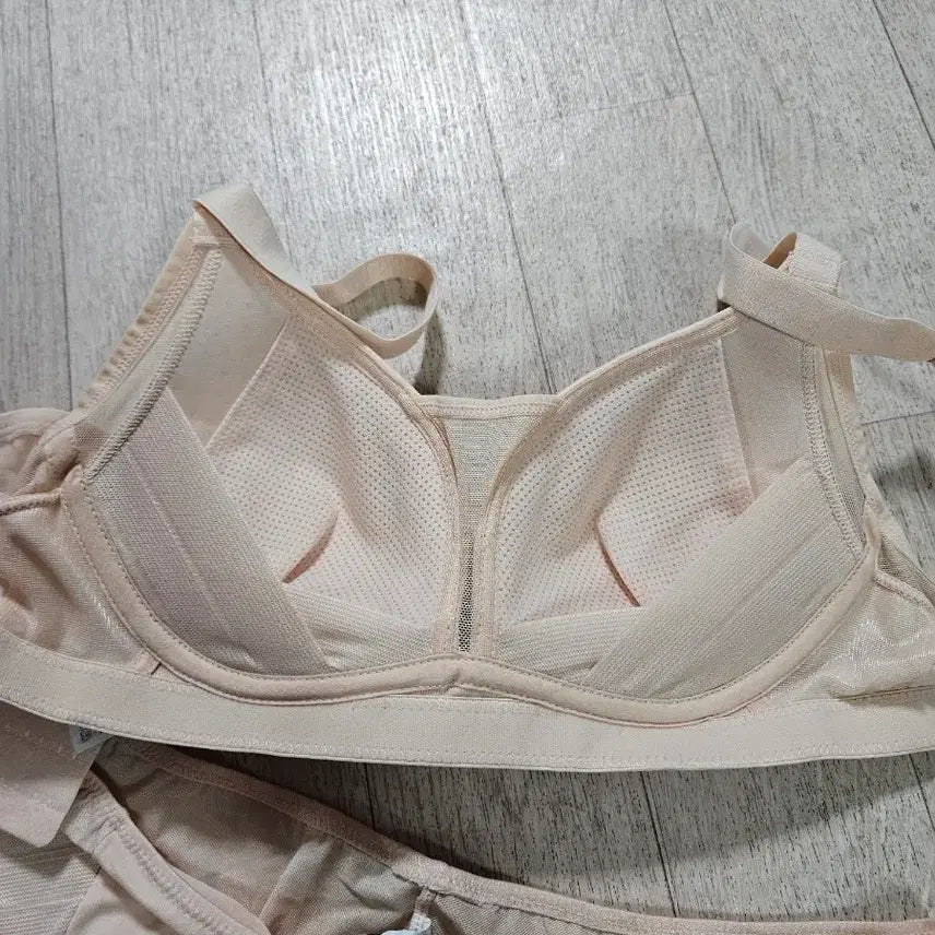 [SOLD OUT] 휠라 여성 속옷 세트 스킨 80A