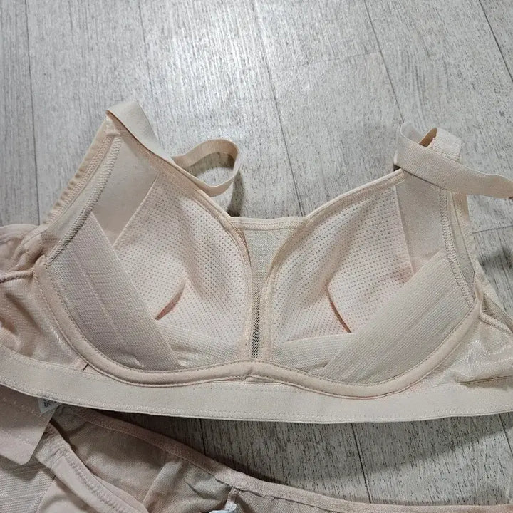 [SOLD OUT] 휠라 여성 속옷 세트 스킨 80A