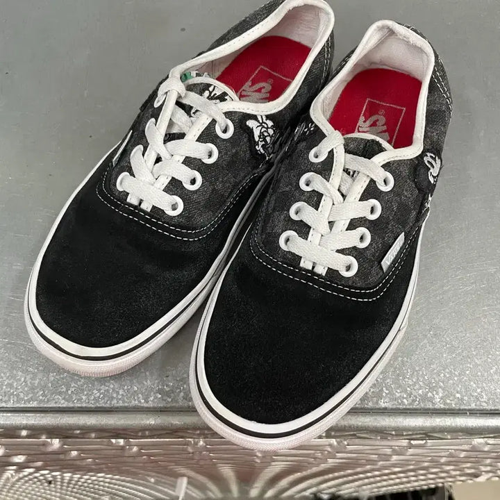 [BUNJANG] Vans Disney OG Family Authentic Sneakers / 반스 X 디즈니 OG 패밀리 어센틱 240 (gr-4483)