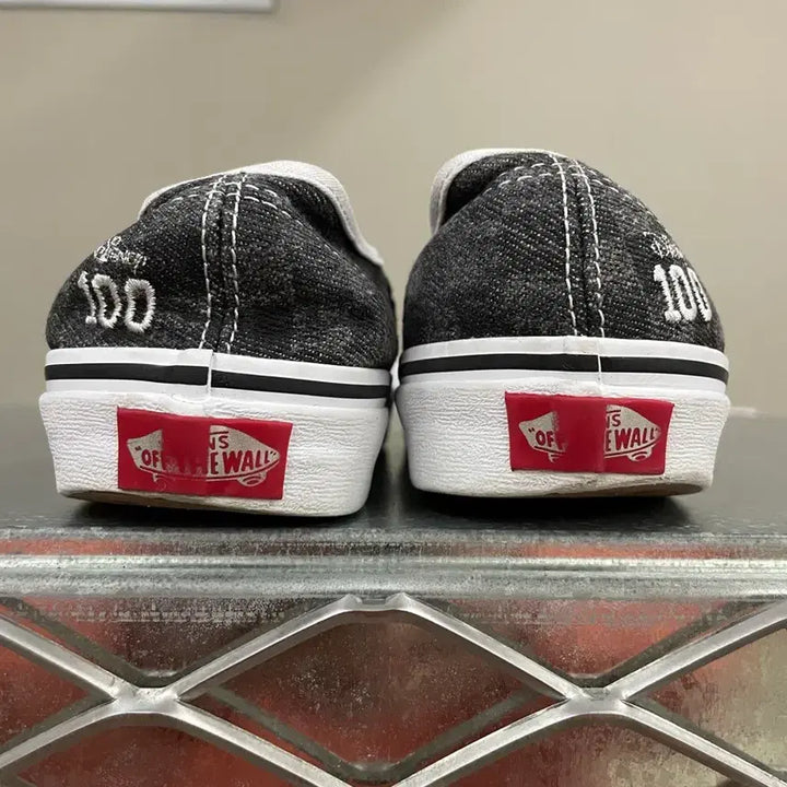 [BUNJANG] Vans Disney OG Family Authentic Sneakers / 반스 X 디즈니 OG 패밀리 어센틱 240 (gr-4483)