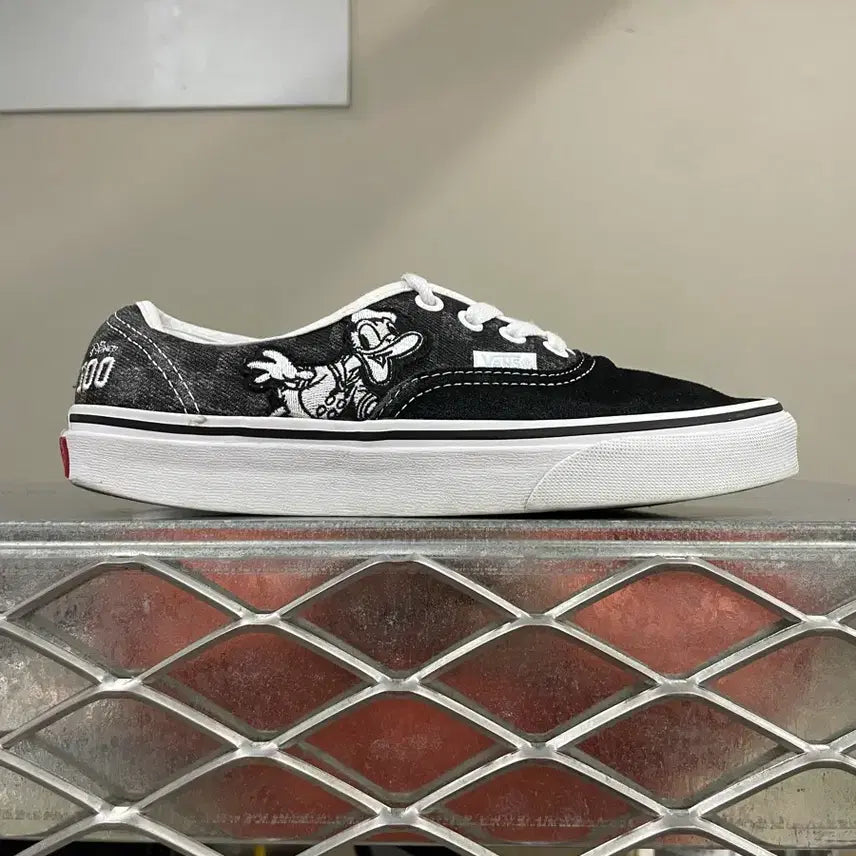 [BUNJANG] Vans Disney OG Family Authentic Sneakers / 반스 X 디즈니 OG 패밀리 어센틱 240 (gr-4483)