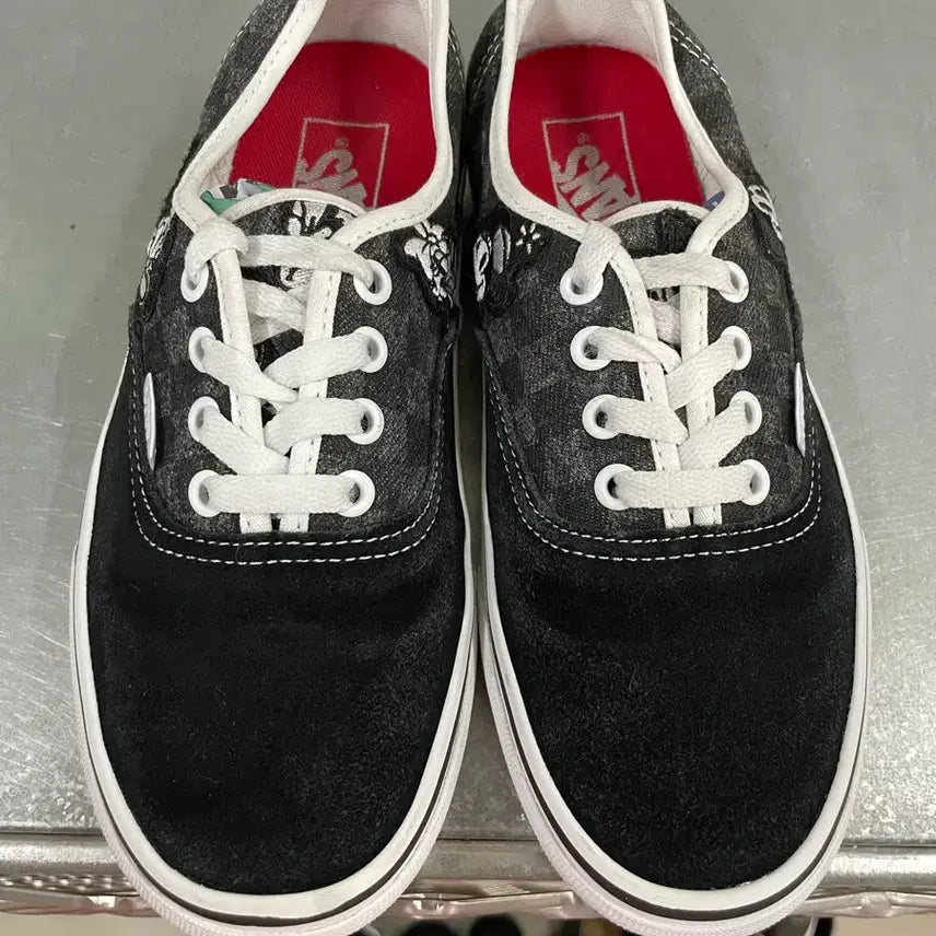 [BUNJANG] Vans Disney OG Family Authentic Sneakers / 반스 X 디즈니 OG 패밀리 어센틱 240 (gr-4483)