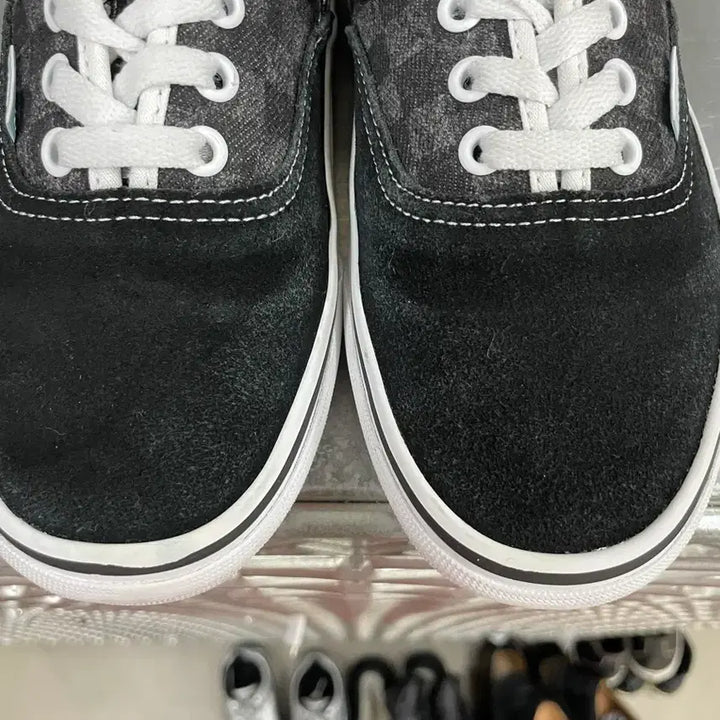 [BUNJANG] Vans Disney OG Family Authentic Sneakers / 반스 X 디즈니 OG 패밀리 어센틱 240 (gr-4483)