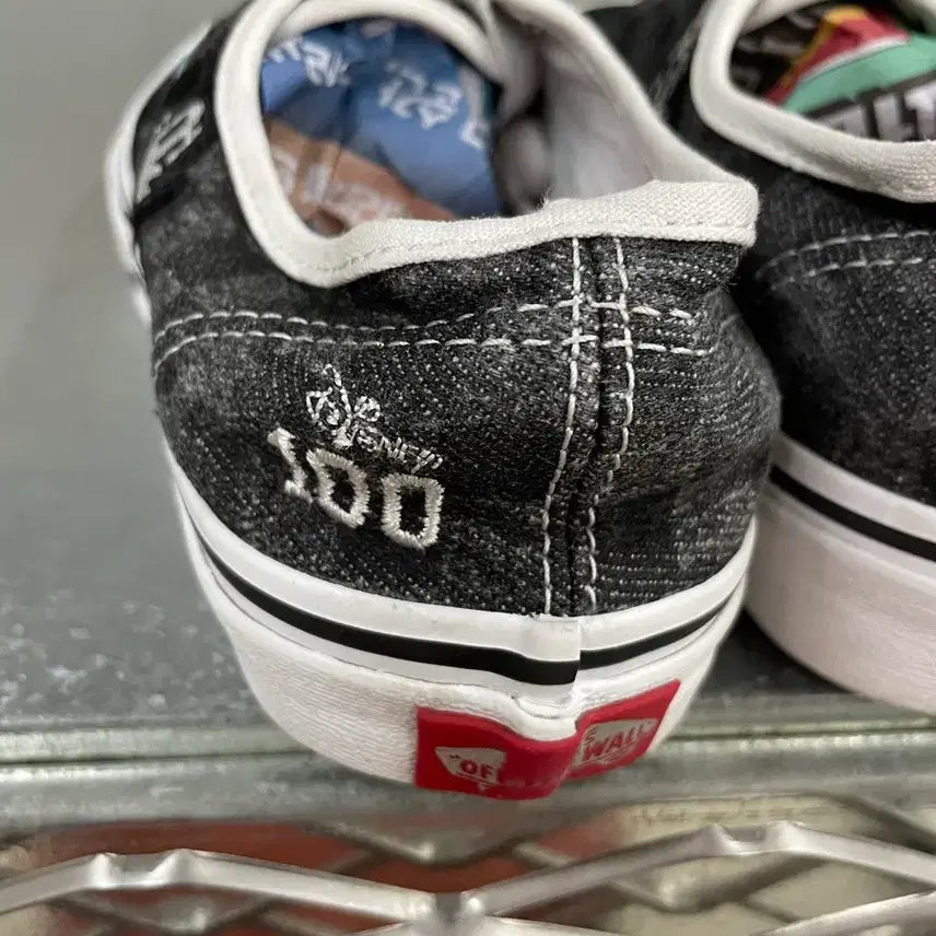 [BUNJANG] Vans Disney OG Family Authentic Sneakers / 반스 X 디즈니 OG 패밀리 어센틱 240 (gr-4483)