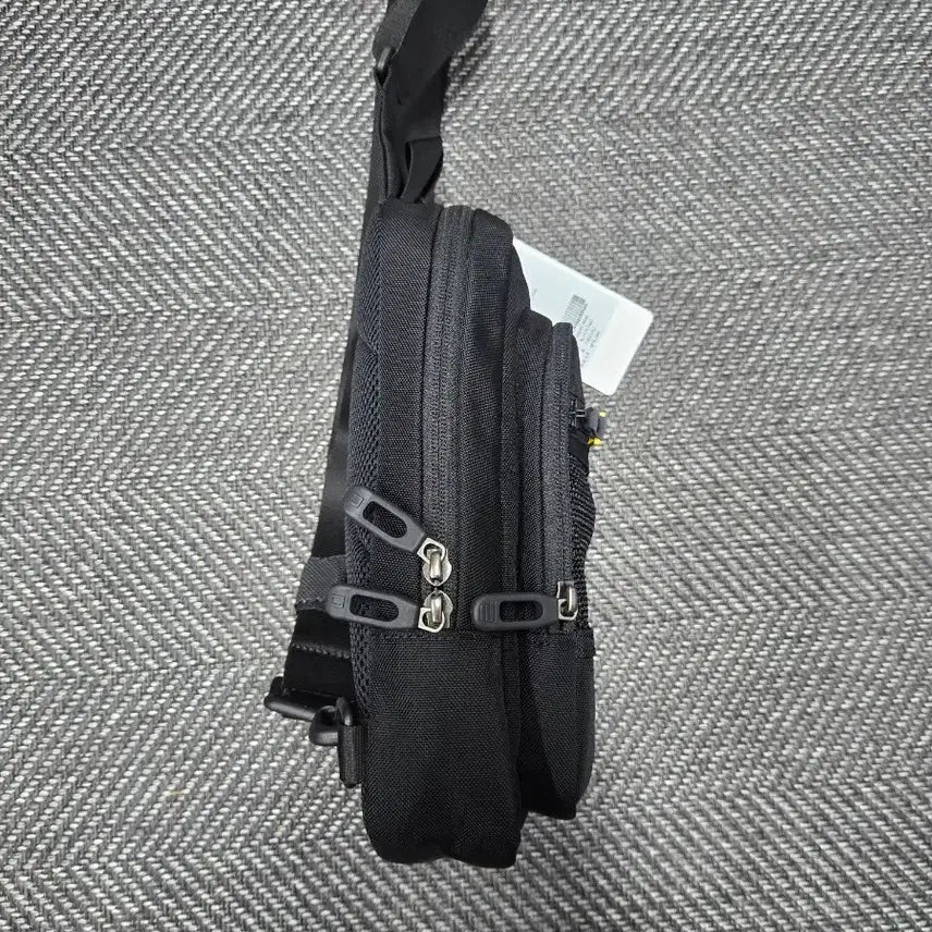 [BUNJANG] National Geographic Black Sling Bag / 내셔널지오그래픽 블랙 슬링백