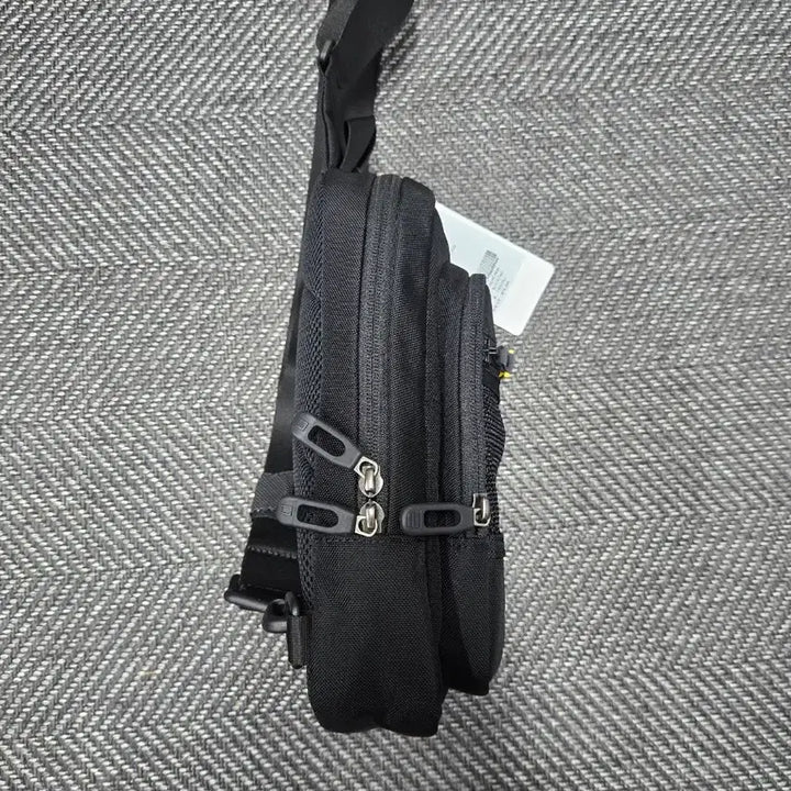[BUNJANG] National Geographic Black Sling Bag / 내셔널지오그래픽 블랙 슬링백