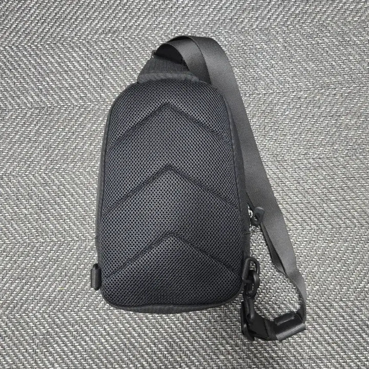 [BUNJANG] National Geographic Black Sling Bag / 내셔널지오그래픽 블랙 슬링백