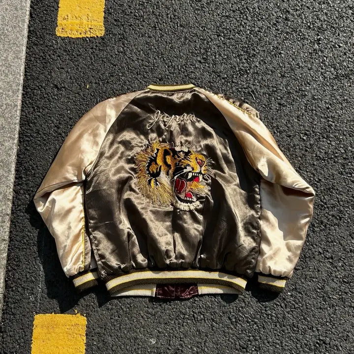 [BUNJANG] Dragonfly Reversible Souvenir Jacket / 드래곤플라이 리버시블 수베니어 자켓