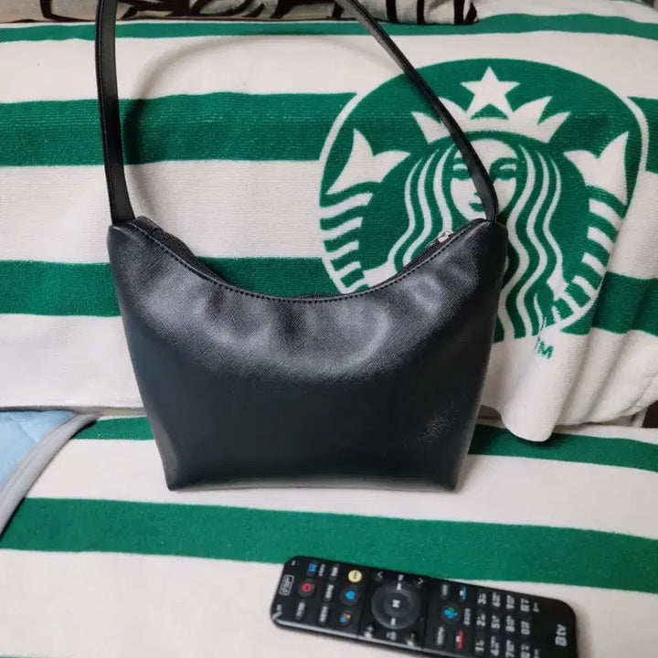 [BUNJANG] Emis PVC Hobo Bag / 이미스 블랙 PVC 호보백