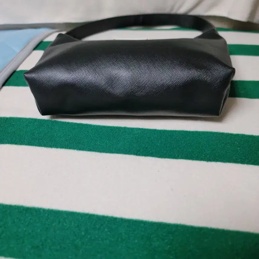 [BUNJANG] Emis PVC Hobo Bag / 이미스 블랙 PVC 호보백