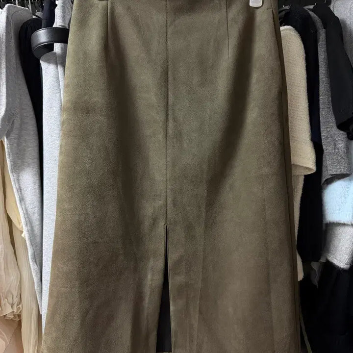 [BUNJANG] Urban Revivo Khaki Suede Midi Skirt / 어반 레비보 카키 스웨이드 미디 스커트 S