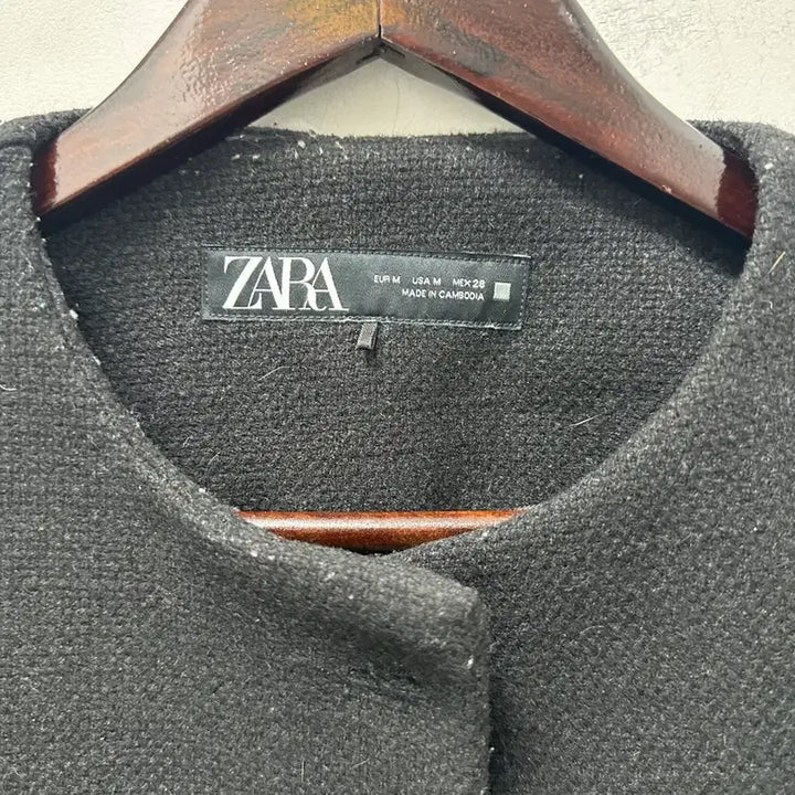 [BUNJANG] Zara Black Tweed Jacket / [만원 아라비아빈티지]자라 블랙 금장 버튼 트위드 자켓 95
