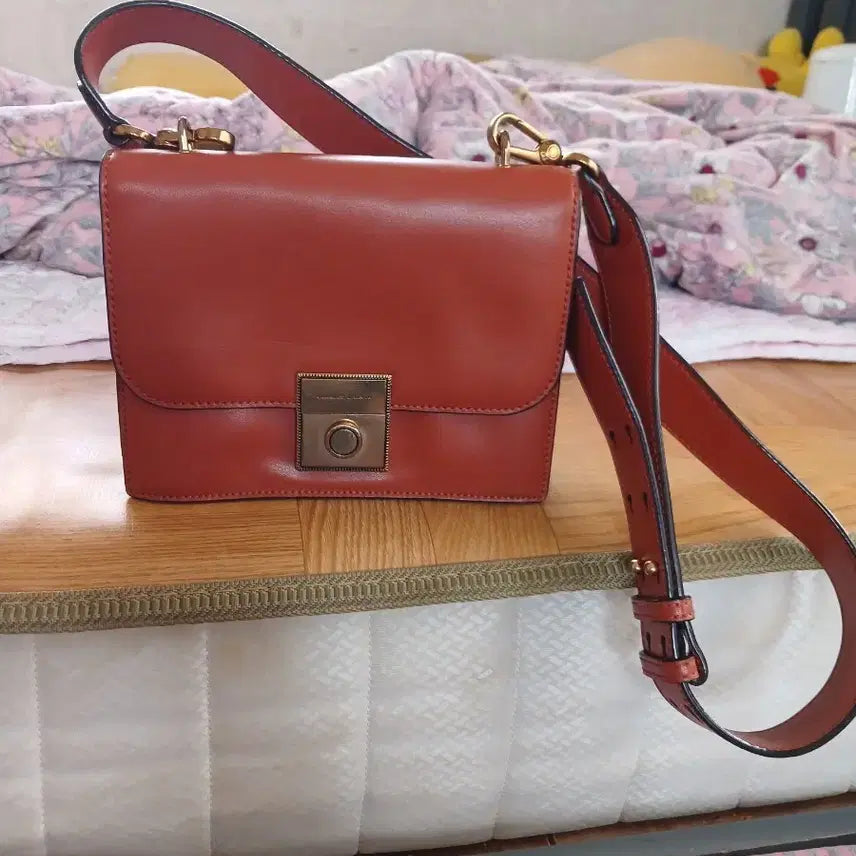 [BUNJANG] Charles &amp; Keith Brown Shoulder Bag Crossbody Bag / 찰스앤키스 브라운 가방 숄더백 크로스백