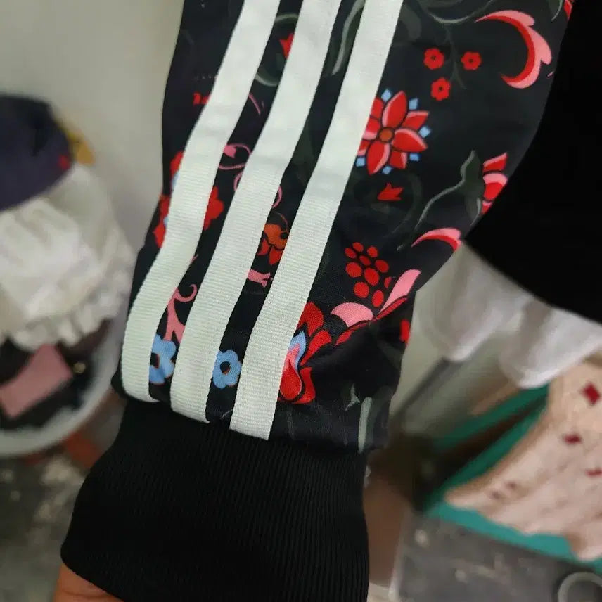 [BUNJANG] Adidas Superstar Track Top Jacket Flower Pattern / 아디다스 슈퍼스타 트랙탑 져지 플라워 패턴 소매