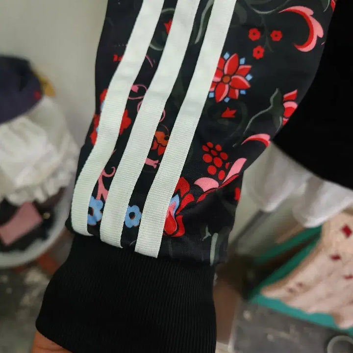 [BUNJANG] Adidas Superstar Track Top Jacket Flower Pattern / 아디다스 슈퍼스타 트랙탑 져지 플라워 패턴 소매