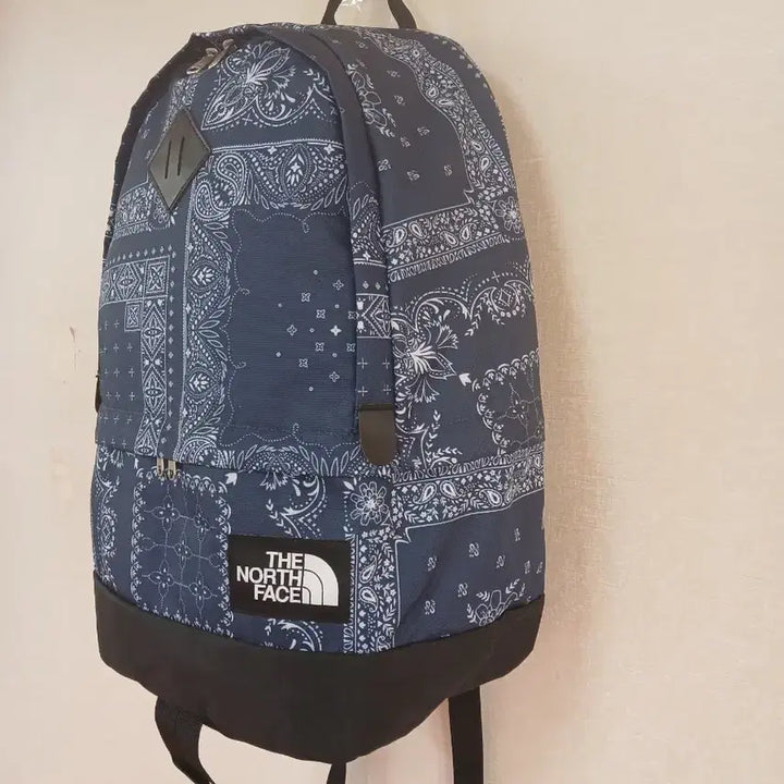[BUNJANG] The North Face Paisley Bandana Backpack (28L) / 노스페이스 페이즐리 반다나 백팩(28L)