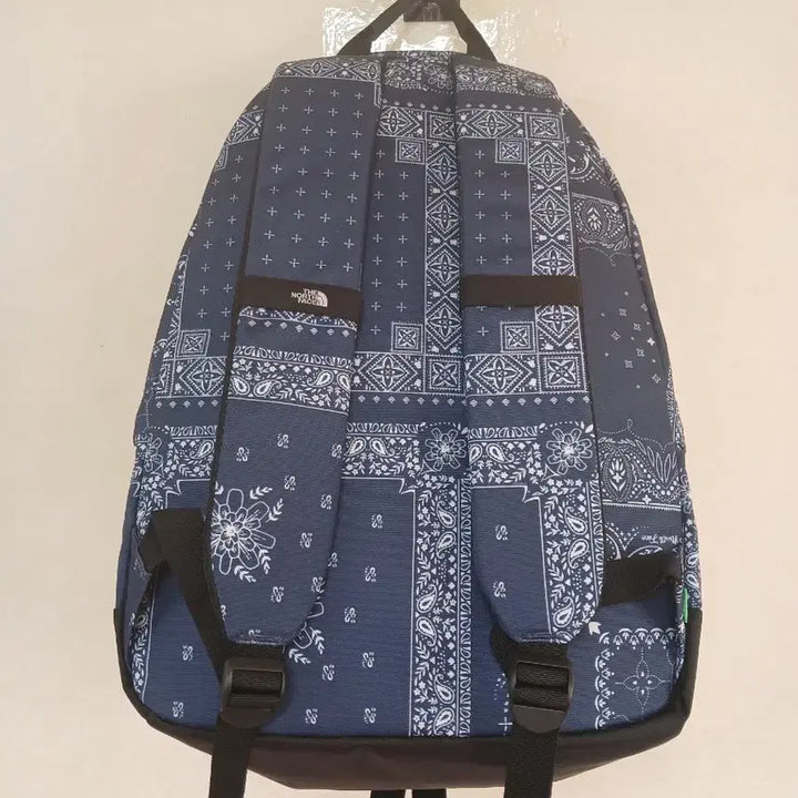 [BUNJANG] The North Face Paisley Bandana Backpack (28L) / 노스페이스 페이즐리 반다나 백팩(28L)