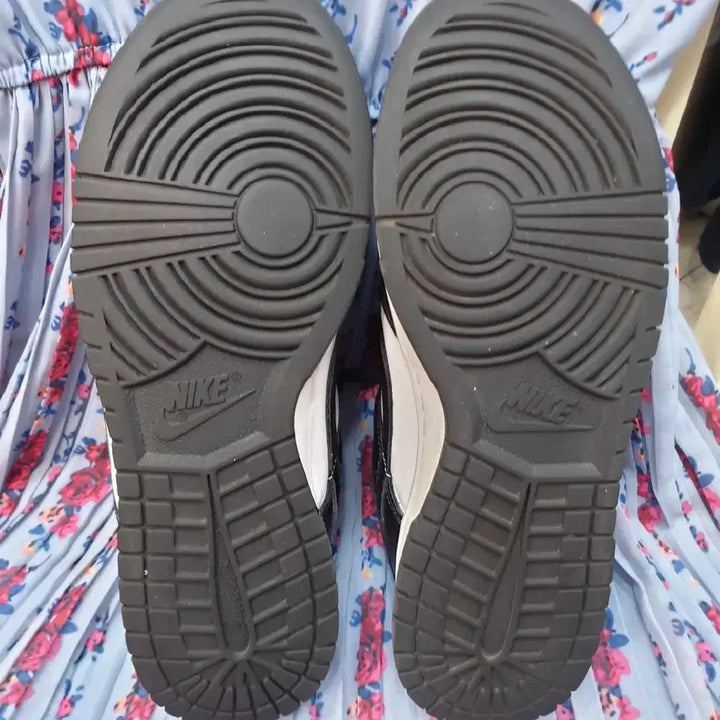 [BUNJANG] Nike Dunk Low Black/White Sneakers / 나이키 덩크 로우 블랙/화이트 260mm