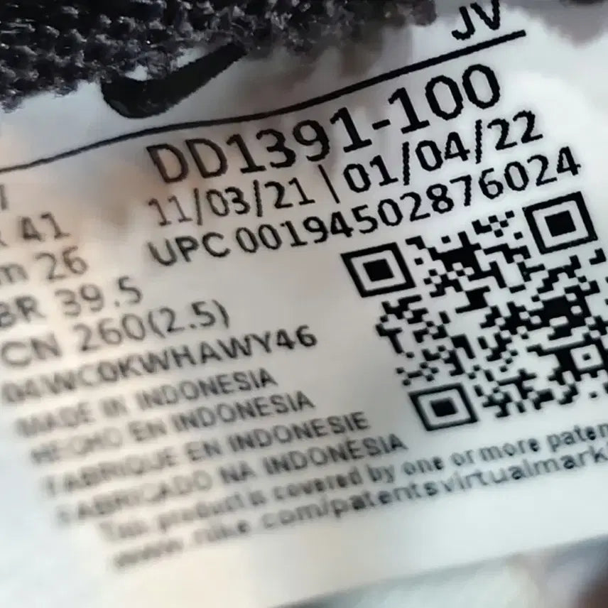 [BUNJANG] Nike Dunk Low Black/White Sneakers / 나이키 덩크 로우 블랙/화이트 260mm
