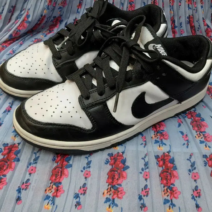 [BUNJANG] Nike Dunk Low Black/White Sneakers / 나이키 덩크 로우 블랙/화이트 260mm
