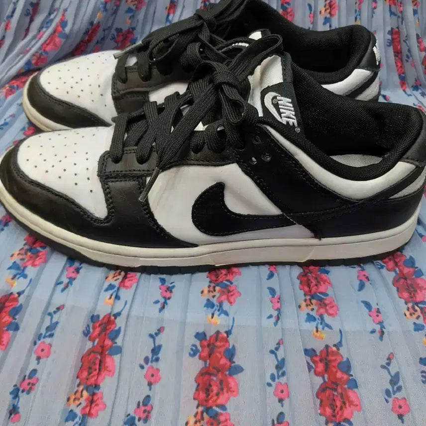 [BUNJANG] Nike Dunk Low Black/White Sneakers / 나이키 덩크 로우 블랙/화이트 260mm