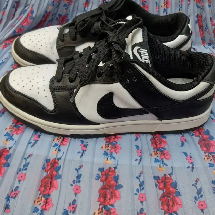 [BUNJANG] Nike Dunk Low Black/White Sneakers / 나이키 덩크 로우 블랙/화이트 260mm