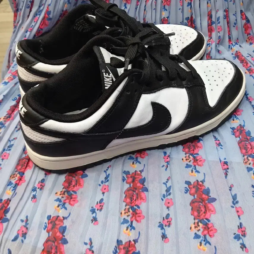[BUNJANG] Nike Dunk Low Black/White Sneakers / 나이키 덩크 로우 블랙/화이트 260mm