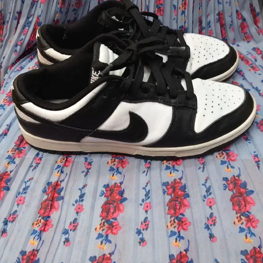 [BUNJANG] Nike Dunk Low Black/White Sneakers / 나이키 덩크 로우 블랙/화이트 260mm